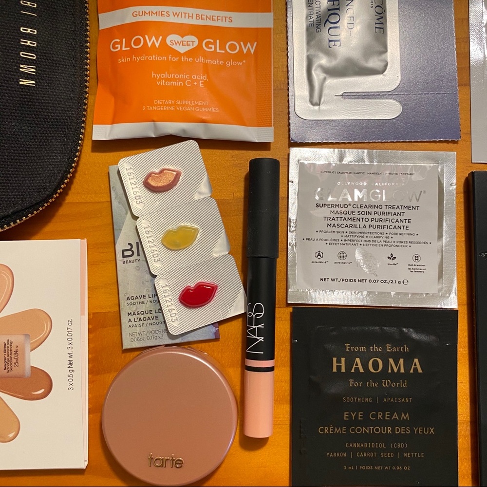 Makeup Sample Set - Picture 3 of 5